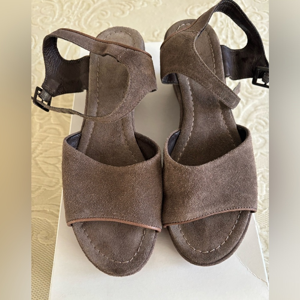 Like New Condition!  Sundance catalog genuine suede. Made in ITALY!